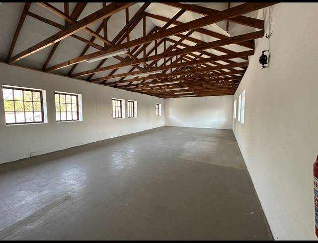 89M² OFFICE TO LET IN PARKMORE